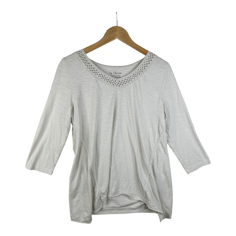 Chico's Detailed V-neck 3/4 Sleeve Blouse size 1 Medium Light Gray‎